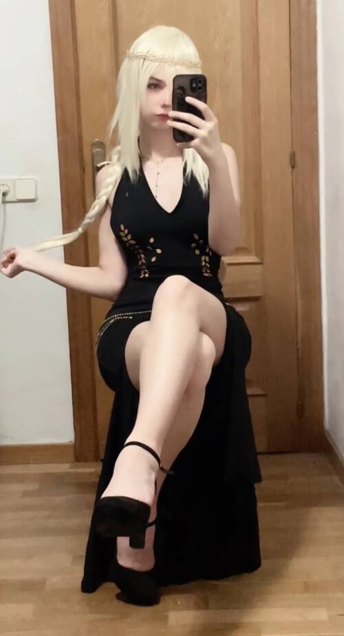 marika08b9f966df9c64e083