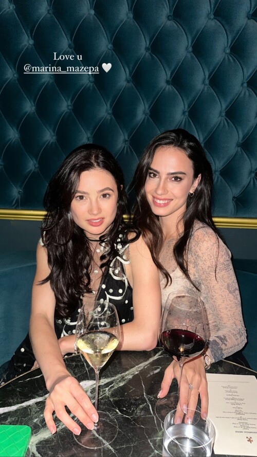 marina with friendde9f3f2e08066a88