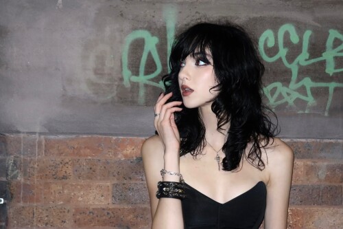 me vs. showing the other side of my face 142e68e7d60b71211