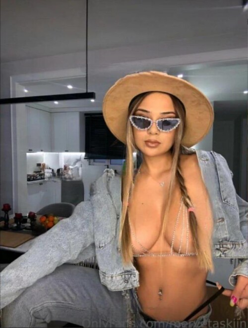 merve taskin v0 hrqz1y5wcmxe15899f0d71e473bf0