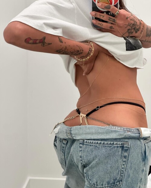 miakhalifa 20231220 00053685f8b4ac587f82