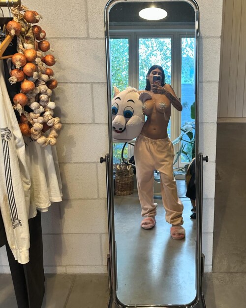 miakhalifa-20240108-0003659ffb6dbd25b330