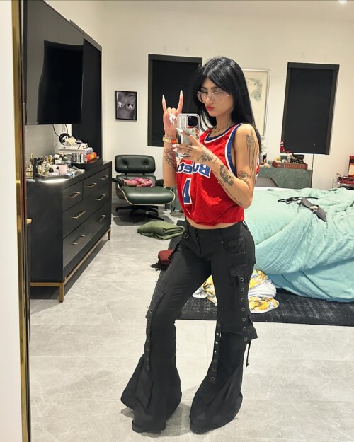 miakhalifa-20240311-000423f8230cb6caef6c