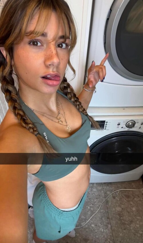 mikayla campinos snap story v0 me3afmnt5fle1f22b81f4b21f3694