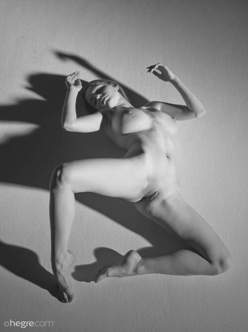 mila-a-erotic-exhibition-17-14000pxbff2a2074399e566.jpeg