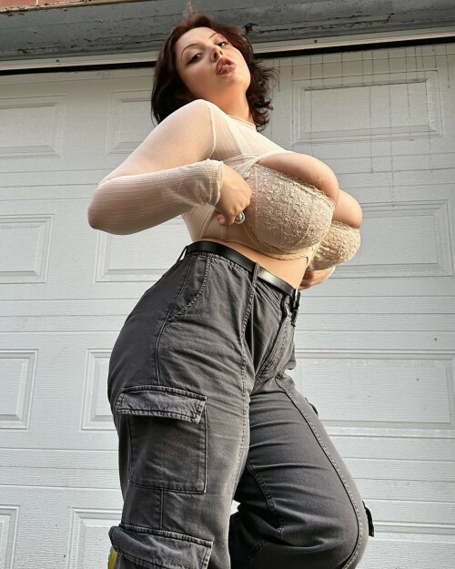 miladamoore 11 05 2023 0003