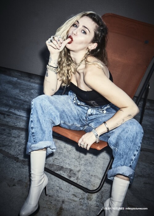 miley cyrus von magazine may 2019 issue 893931406019dfe208ef98c8ece