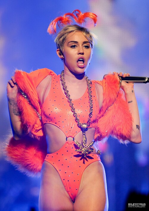 miley cyrus 310