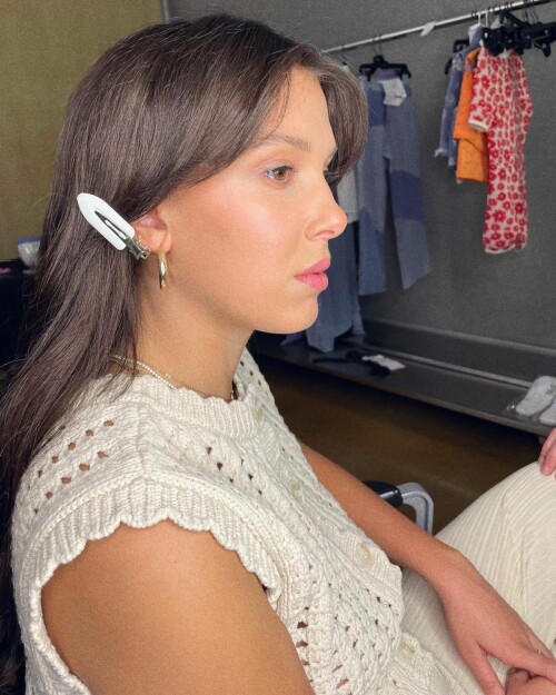 millie bobby brown florence by mills x about you campaign march 2023 iv 1