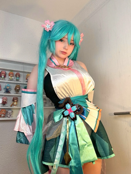 mina15a1414a4b9c3a1e01c5eeec550ee572c6