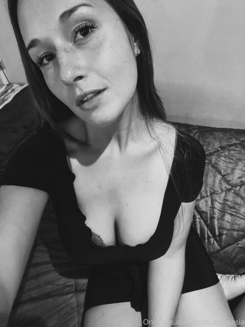 miss anastasia 001888c3a521ffc4673f8