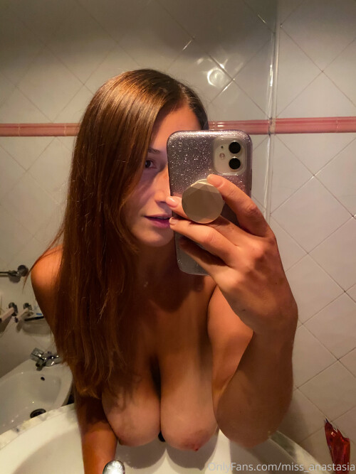 miss anastasia 00299d56ba0d0d748e4ec