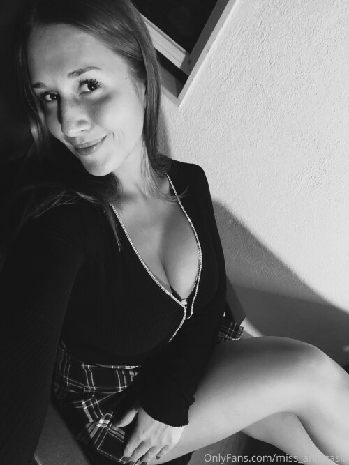 miss anastasia 00330873f8790249f3b6e