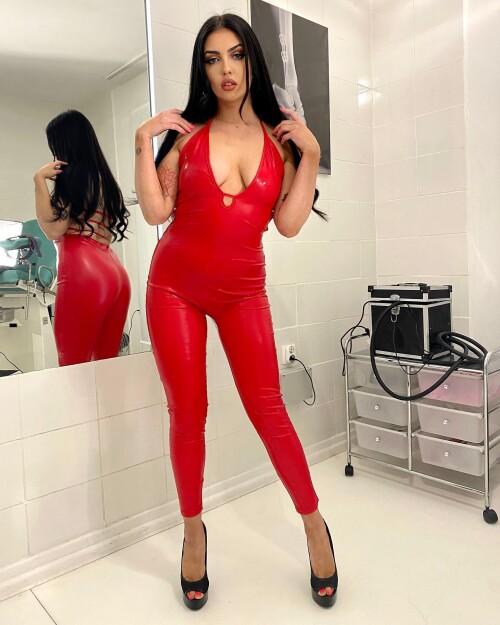 mistressglamorous 20240514 0002eeec4d5bd2690554