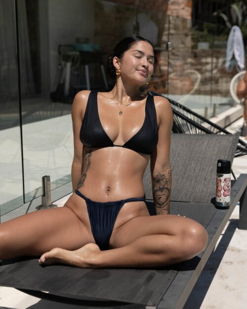 mollygram.com InstagramPost izzyflannery 3577192639756186195265221478f3d8d71