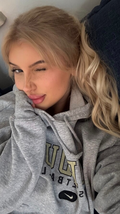 mollygram.com InstagramStory 18327096528 35322806226330013575c051a3142cd8b42