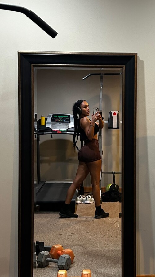 mollygram.com InstagramStory aaliyeezy 34761638172647638583e2b49e0e87595dd