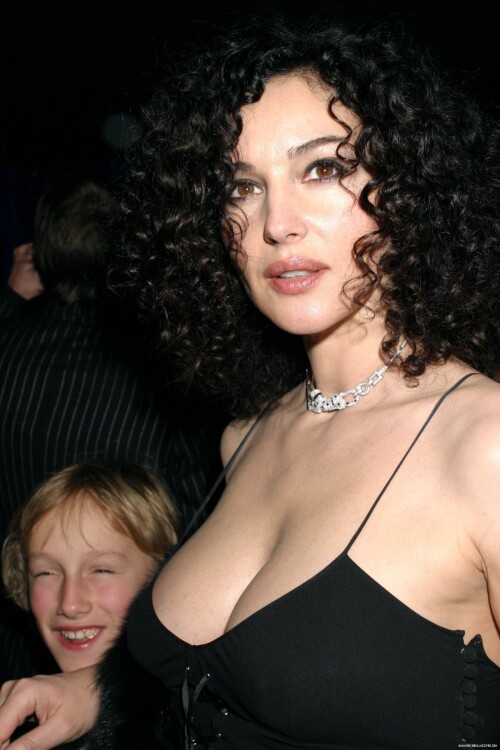 monica bellucci a025150b722682e68a06