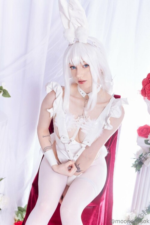 moondays 10f96ff8c5254a1fdf