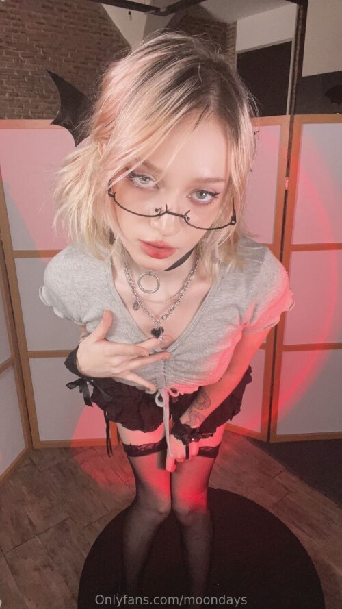 moondays 3988f757ba80b8de4