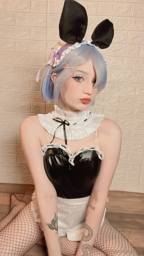 moondays 3eab0c73d682a6686