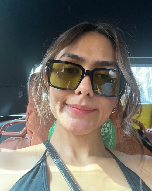 mrunalthakur2025 04 28 20 08 093509d7ce 070b 4b32 a248 3d08d9144badfa54051c80e6a1fe