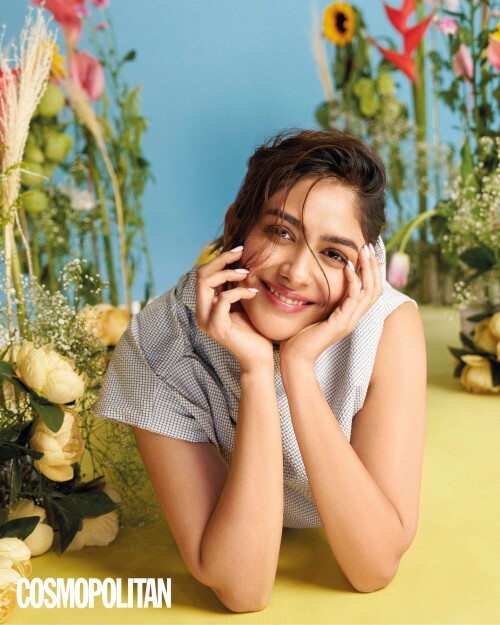 mrunalthakur2025 04 28 20 09 099dae3792 f14b 47fd 851c be75600b0200e308a249e3f7b051