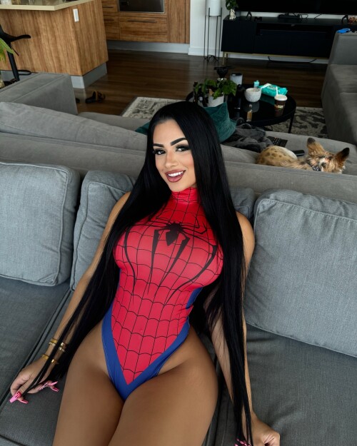 nadiaskhar 31a36376e6b14ff297b2d2c9a129b04a58729bd0f12af801