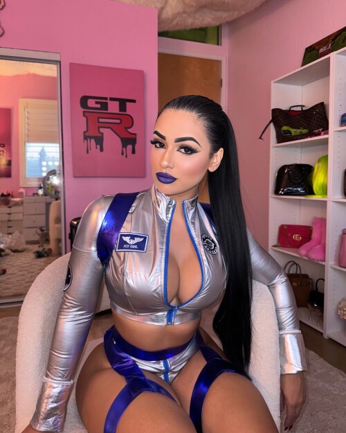 nadiaskhar 87d2baf6ac92431282bca022e0f25010951fb9dbecca7fb9