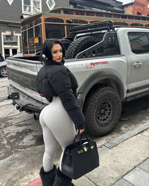 nadiaskhar bd268934f4d44403bb7a99969335f82448edf892d7adb516