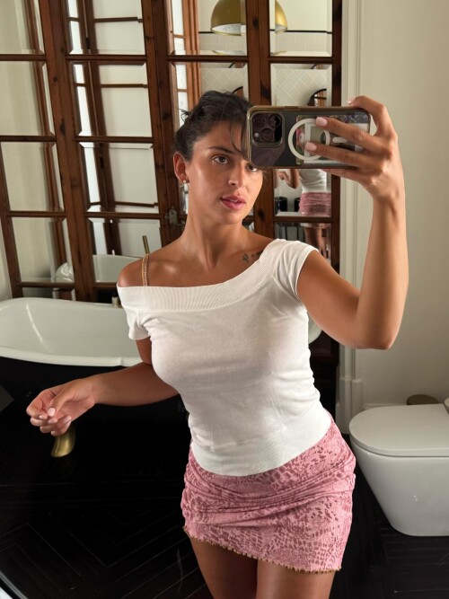 nathypeluso 1752613312609489dda7f0e04193f