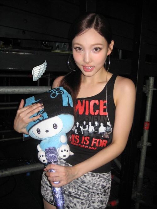 nayeonyny2025 09 18 20 15 12d6adbb1c 129c 4f28 ae5c 65270e95d831eed10cbd069d44e4