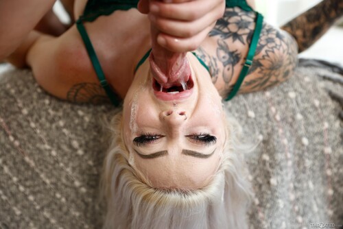 nichole_saphir_throated_162612_000770f43895481ee896d.jpeg