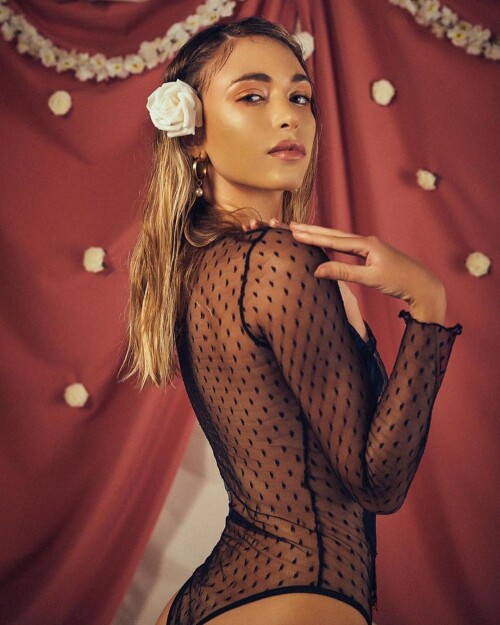 nicolettalara 2 Bz6gHaypVmr b4c529576f7539bc