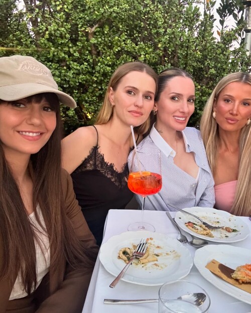 nina3cd2bea4e5c8eb964