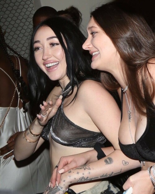 noah cyrus 02