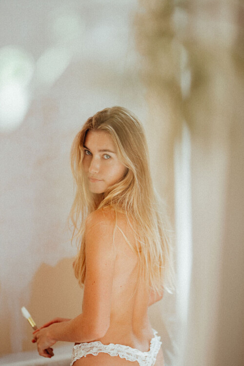 oceane le ny sally tm 5bc78311cda64418c