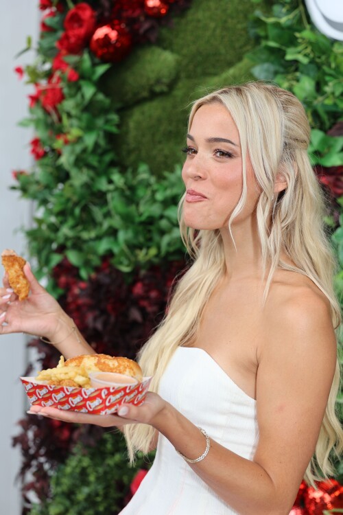 olivia 16032705361595fb27