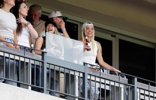 olivia 39478b5e759884bc01