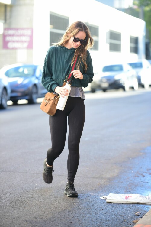 olivia wilde in a tank top and skintight leggings los angeles 01 21 2023 5