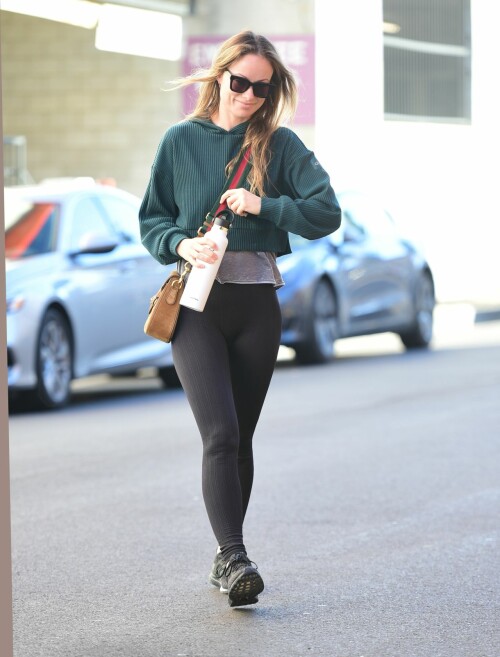 olivia wilde in a tank top and skintight leggings los angeles 01 21 2023 6