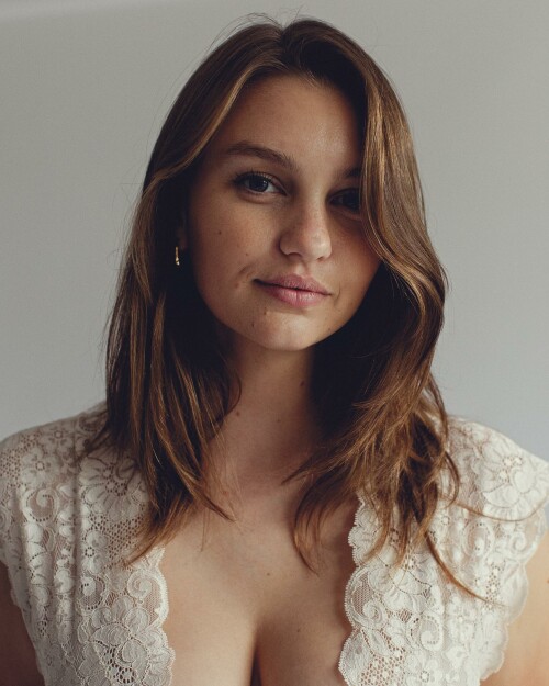 oliviabrower Cb Oz5hJX8n