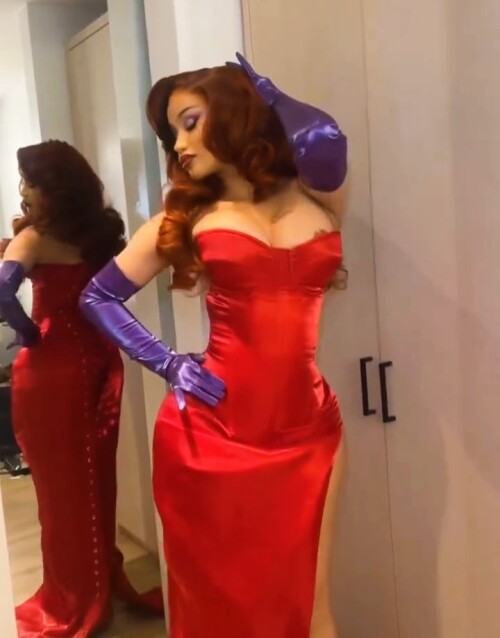  on X Cardi B dresses up as Jessica Rabbit for Halloween. https t.co YmHzkoNrty X.mp4 snapshot 00.27
