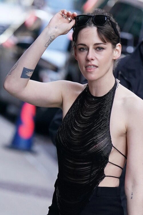 outside the stephen colbert studios march 2024 v0 2pjcdy29o4oc127d4ee4e124a203c