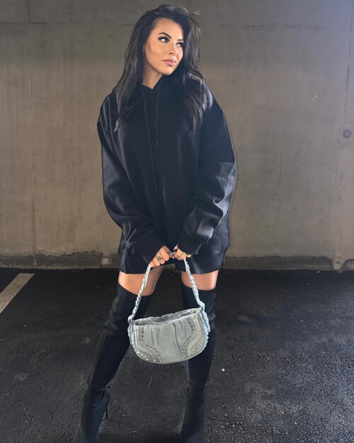 paigethornex 1681929036 3084566785322834317 357539809f1d3e29923a83415