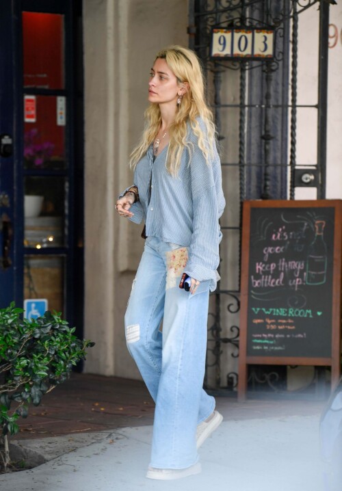 paris jackson out and about in los angeles 03 31 2025 2011e6e94b6eb5188
