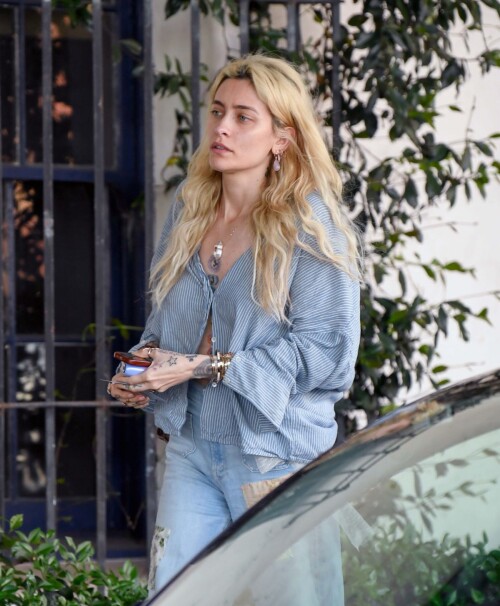paris jackson out and about in los angeles 03 31 2025 4c19bf0d328fb11de