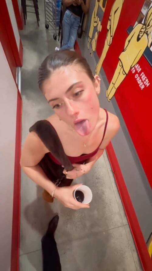 pass me the salsa.mp4 snapshot 00.09.5858e3daef52923cd7b4b97880cb765ab08
