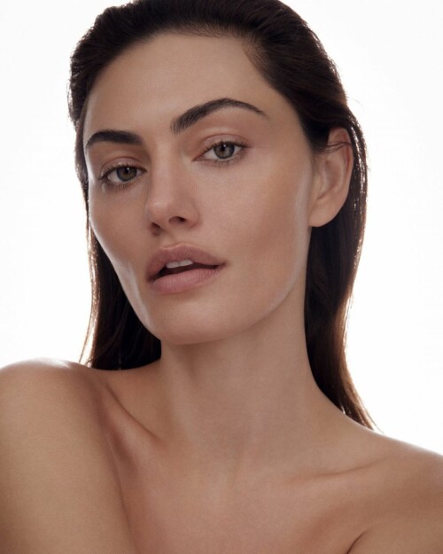 phoebe tonkin jones magazine autumn 2022 7