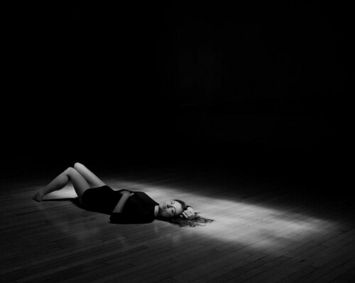 phoebe tonkin photoshoot 2022 3